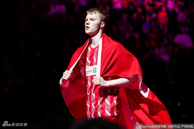 世锦赛桃田贤斗2-0卫冕成功