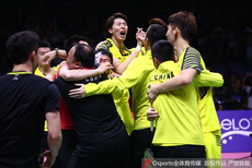 汤杯国羽夺冠后疯狂庆祝