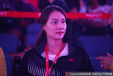 汤杯决赛谢杏芳张宁场边热聊