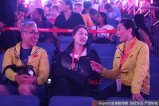 汤杯决赛谢杏芳张宁场边热聊