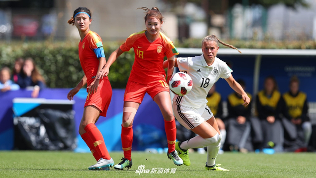 汪琳琳杨倩在比赛中