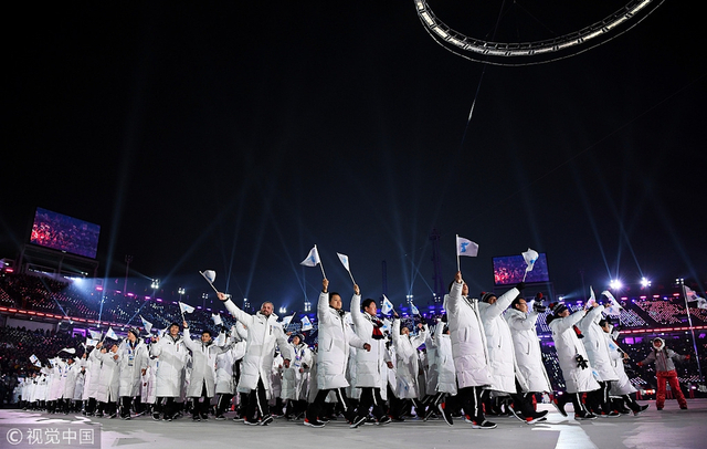 朝韩代表团携手入场