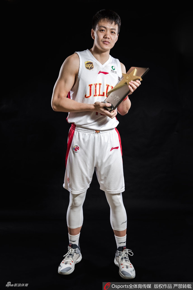 cba最佳新人姜宇星官方写真