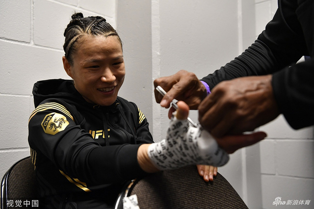 [UFC]张伟丽1分18秒遭对手KO 未能卫冕金腰带