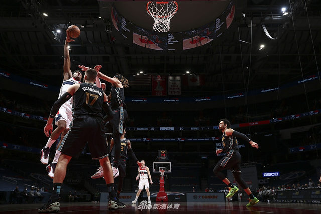 NBA常规赛激战正酣 爵士主场迎战雷霆 全明星后卫对决引爆全场焦点之战