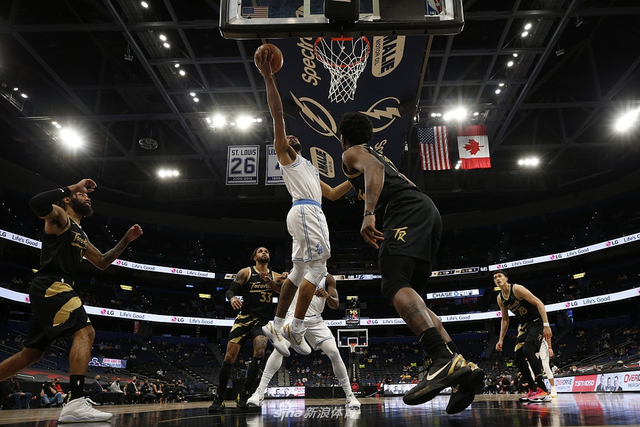 NBA常规赛焦点战詹姆斯一战封神
