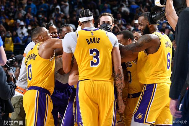 [NBA常规赛]湖人107-104独行侠
