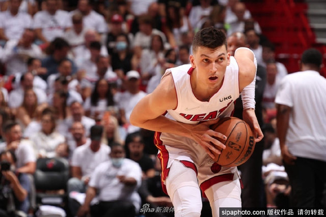 希罗替补奇兵连中三分点燃主场热火团队配合行云流水