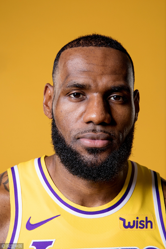 詹姆斯加盟雷霆引发联盟震动新赛季阵容曝光战力飙升引热议