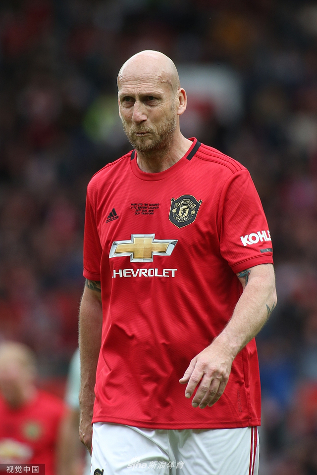 曼联拜仁元老纪念赛 弗爵笑开花小贝帅炸