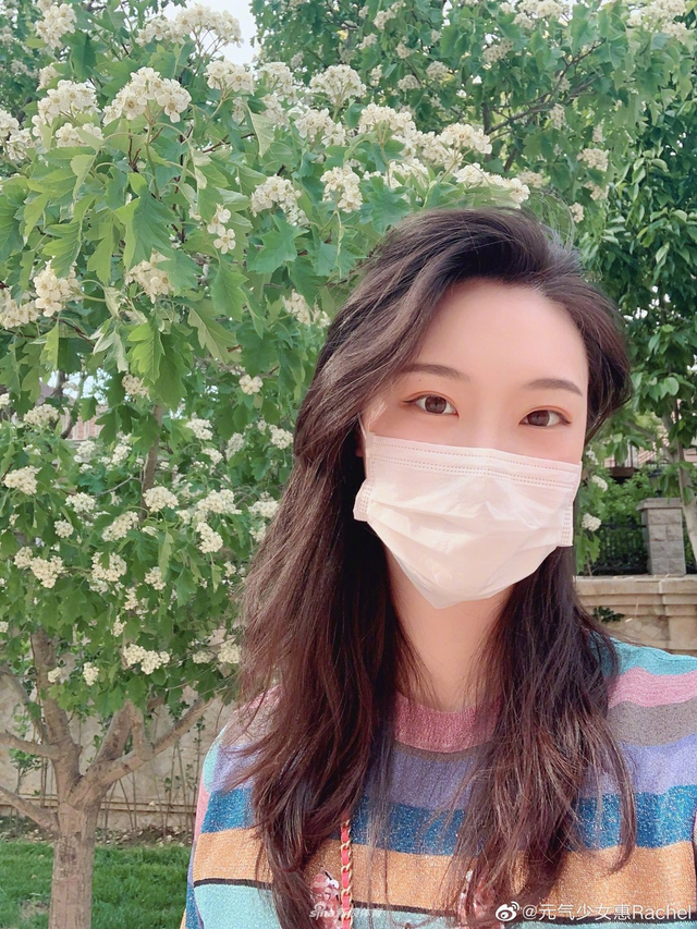 排球女神惠若琪自拍照 戴口罩仍难挡美颜