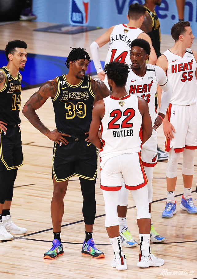 NBA集锦热火队惊艳表现引爆全场 韦德经典时刻再现引球迷泪目