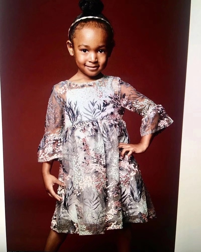 詹姆斯在纽约参加活动期间,詹嫂和女儿zhuri也拍摄了一组定妆照.