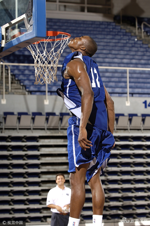 亮相黄蜂!霍华德从天之骄子到白菜价之路