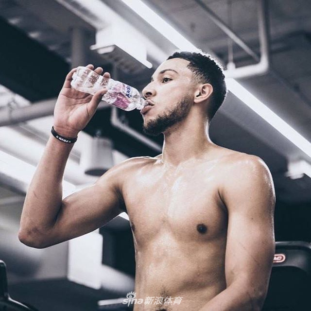 本西蒙斯发布个人最新训练照