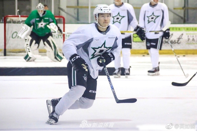 英如镝参加达拉斯星队青训营