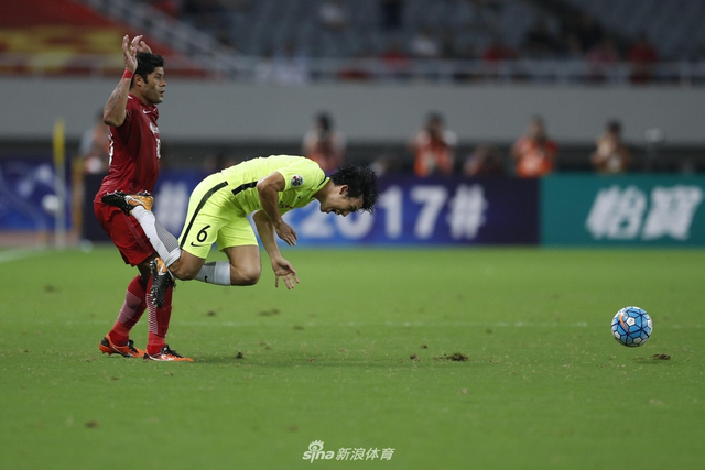 新浪现场直击亚冠半决赛上港1-1浦和