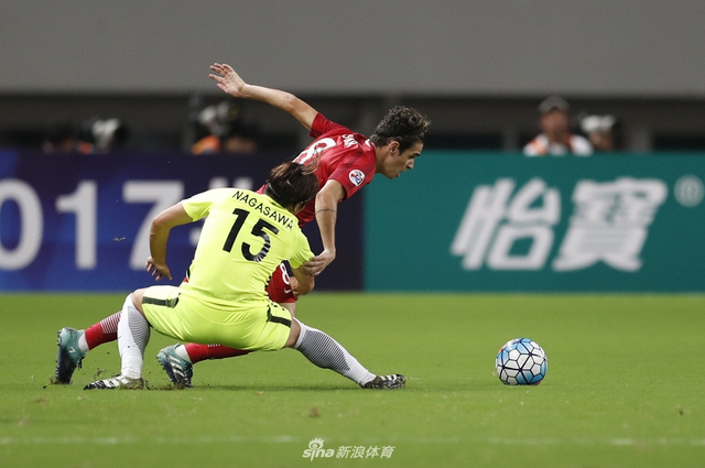 奥斯卡突破对方防守