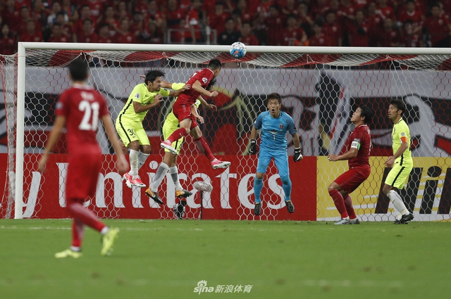 新浪现场直击亚冠半决赛上港1-1浦和