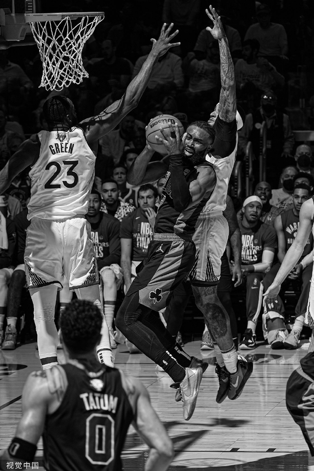 勇士与凯尔特人巅峰对决谁将问鼎总冠军宝座