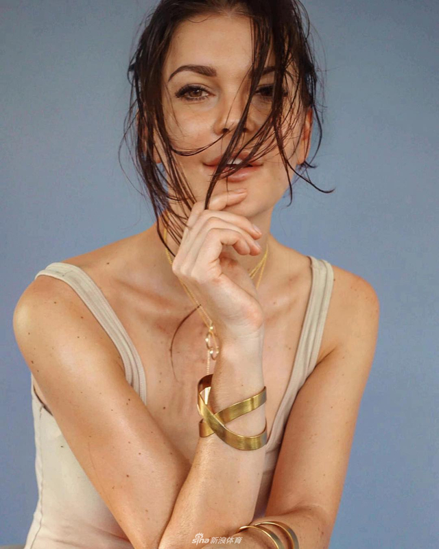 网球女星拉德万斯卡最新写真