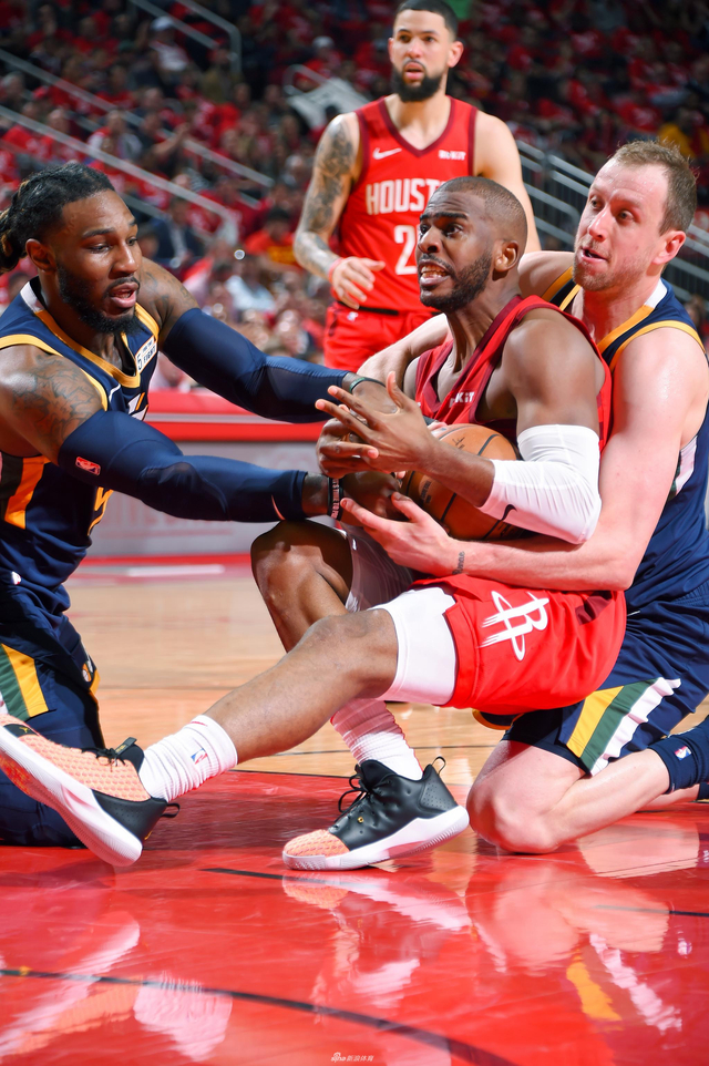 保罗遭遇双重包夹