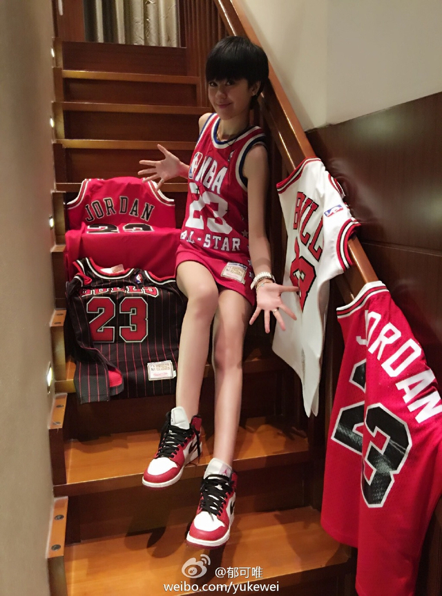 aj女孩郁可唯美腿上热搜