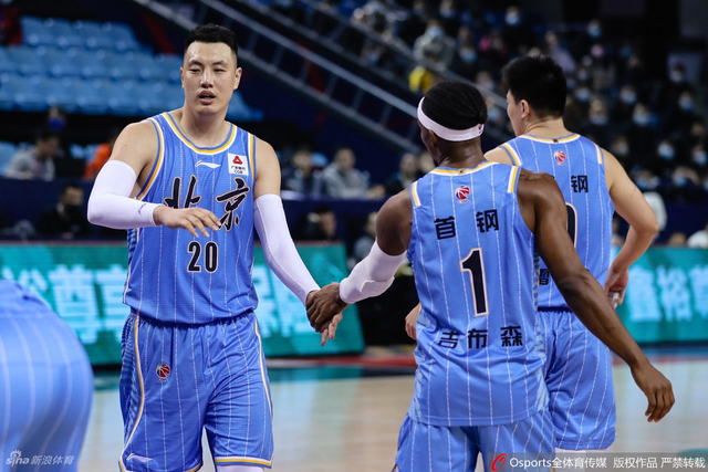 吉林女记者辱骂北京球员导致比赛暂停