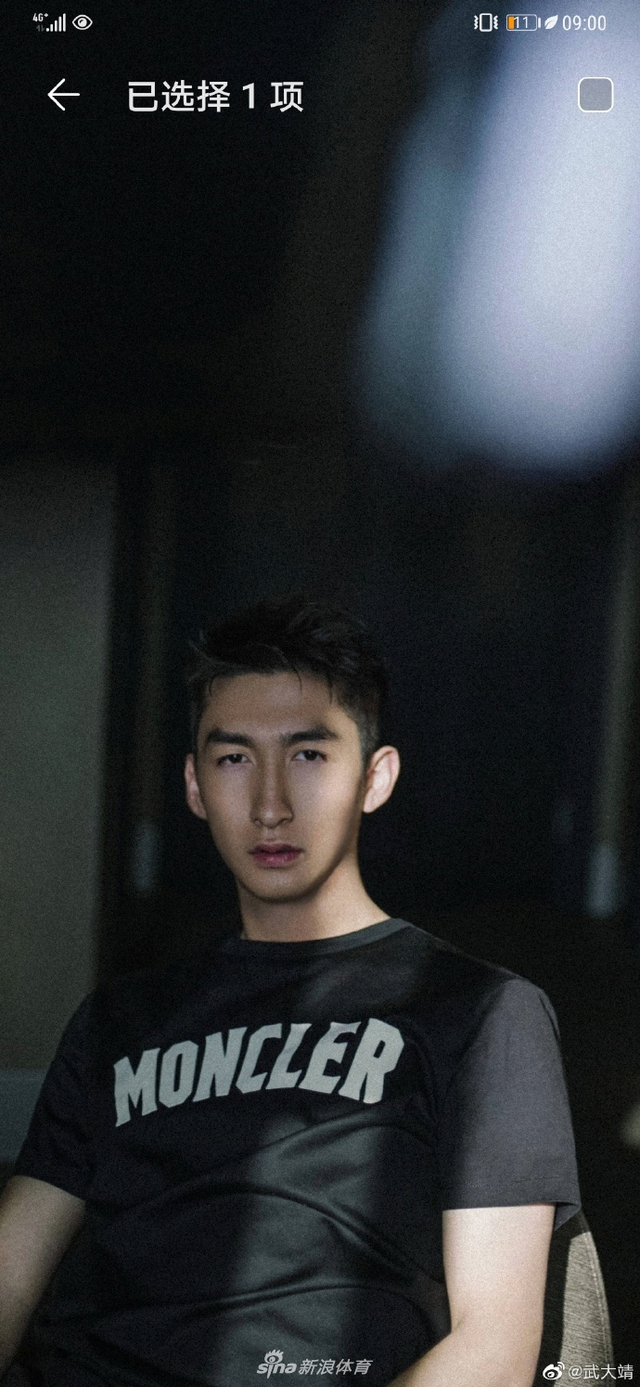 武大靖营业晒自拍比"耶":今天你耶了吗