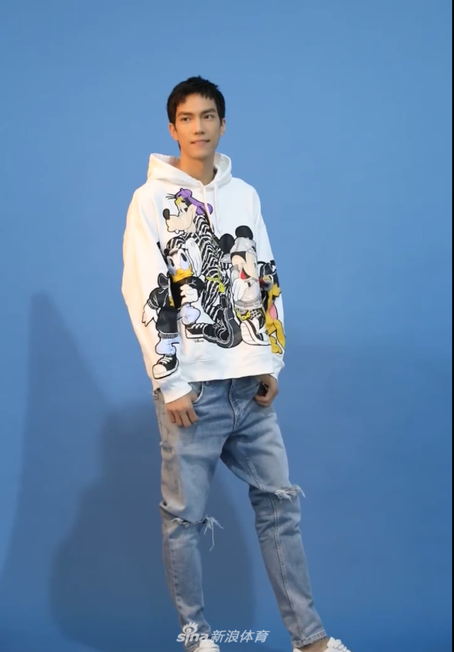 有型!国家田径队队员王宇晒帅照