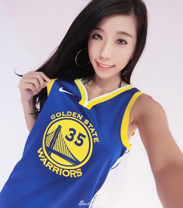 来自台湾的正妹嫩模张宇婷毕业于淡江大学,目前是一名职业麻豆,兼职