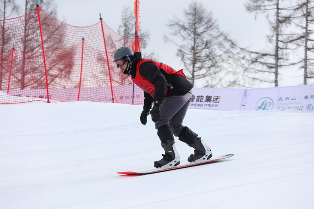 单板选手在比赛中