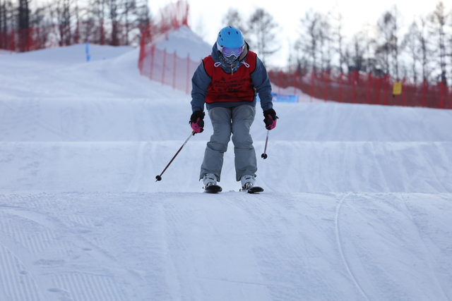 双板选手在比赛中