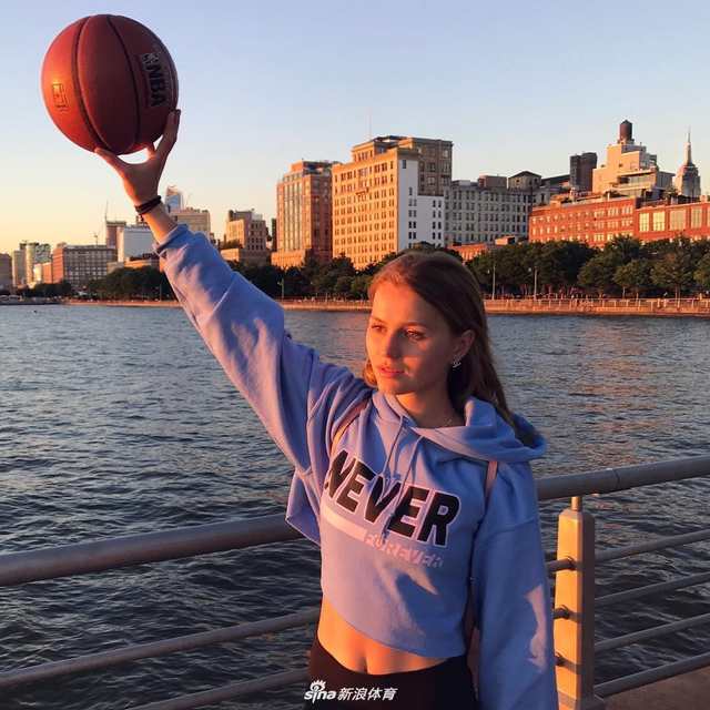 雄鹿老板女儿生活照