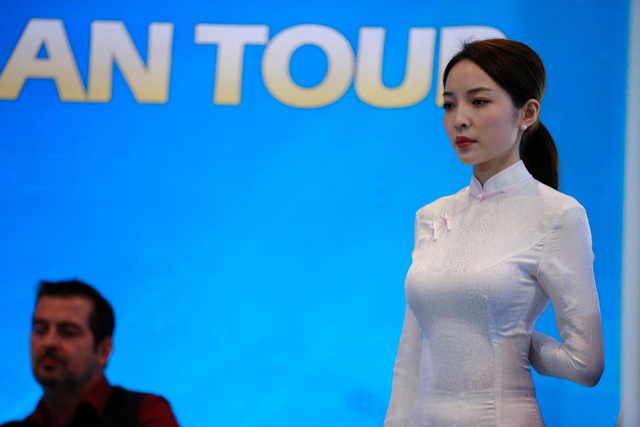 中国台球美女裁判穿旗袍瑞士执裁