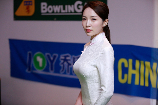 中国台球美女裁判穿旗袍瑞士执裁