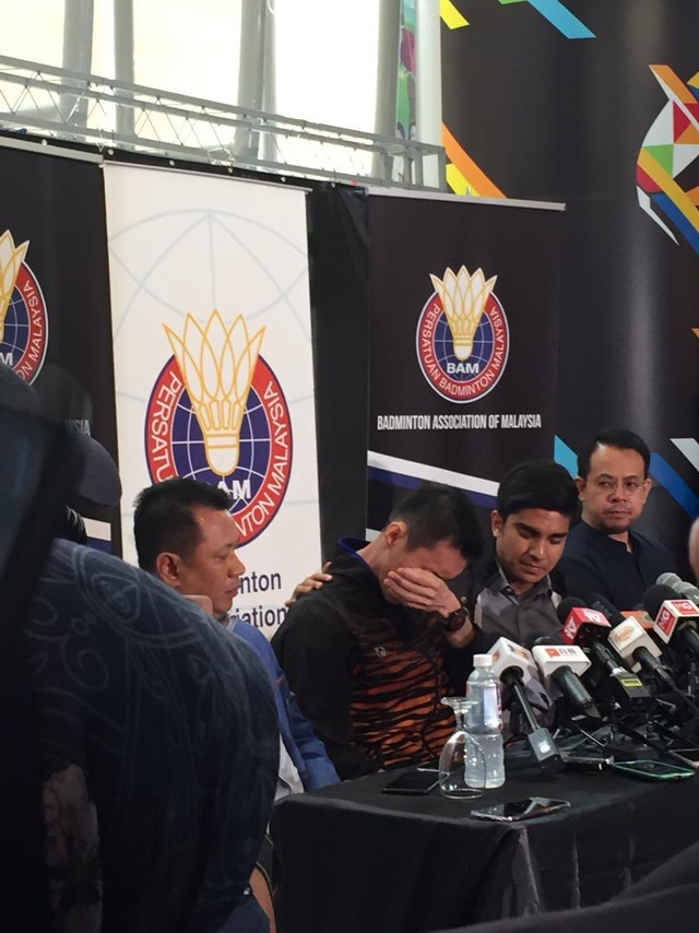 李宗伟宣布退役泪洒发布会