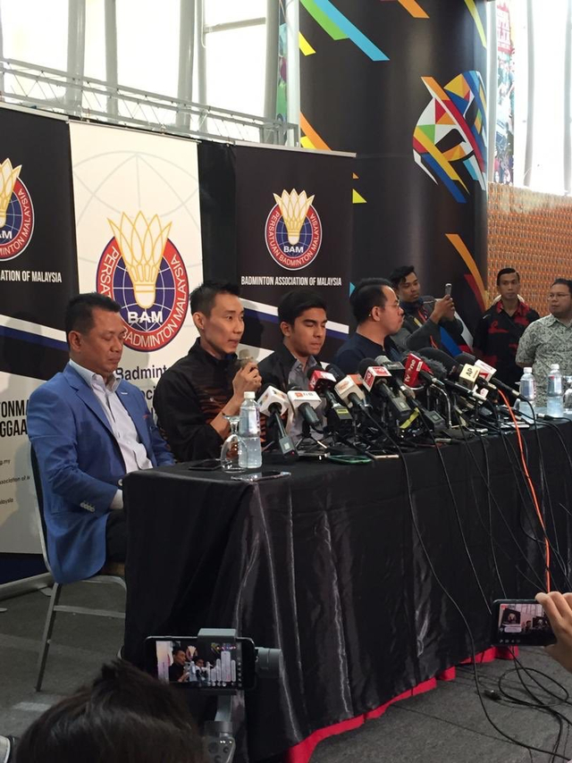 李宗伟宣布退役泪洒发布会