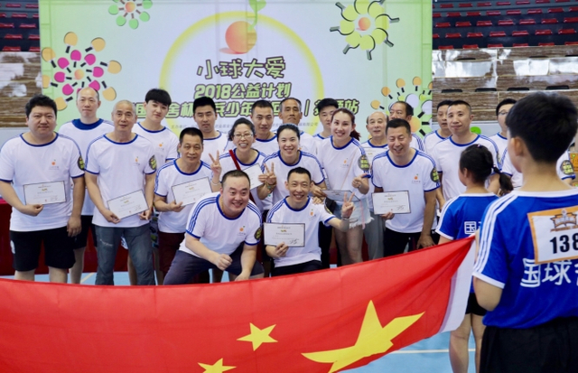 王楠回母校建立童享乒乓训练基地