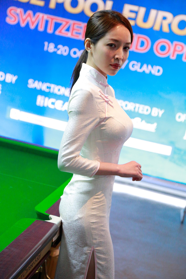 中国台球美女裁判穿旗袍瑞士执裁