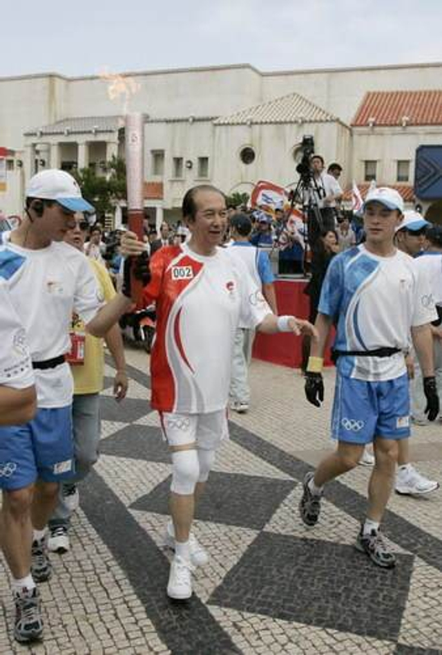 何鸿燊曾传递北京奥运会圣火