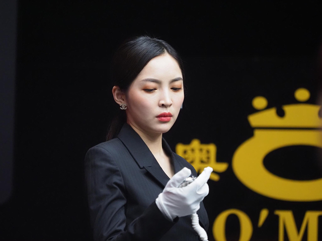 “最美台球裁判”王钟瑶爆红