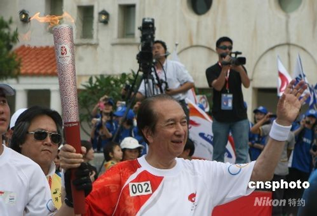 何鸿燊曾传递北京奥运会圣火