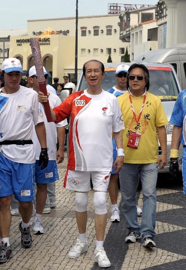 何鸿燊曾传递北京奥运会圣火