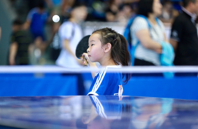 王楠回母校建立童享乒乓训练基地