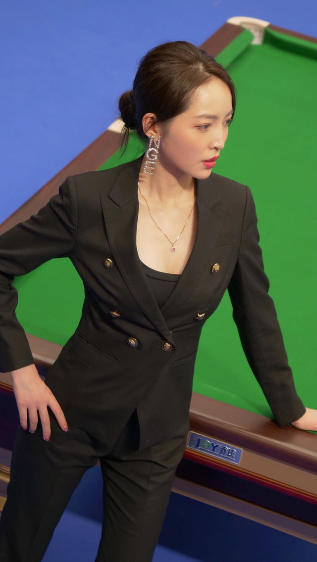 最美台球女裁判王钟瑶