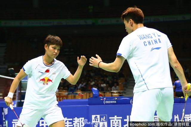 王懿律和黄东萍晋级