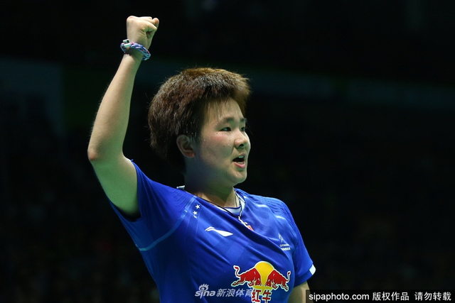 何冰娇自信霸气