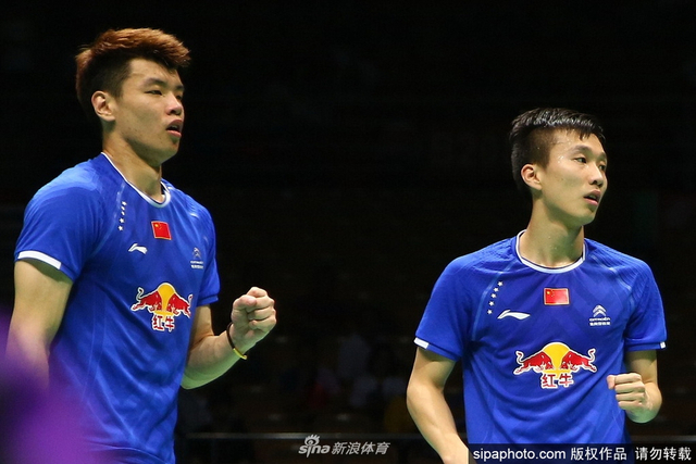 黄凯祥和王懿律庆祝得分