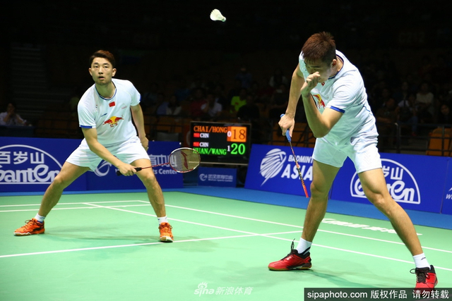 柴飚和洪炜防守